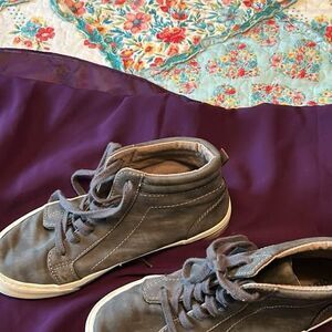 Old Navy Gray Suede Shoes Size 7 Y